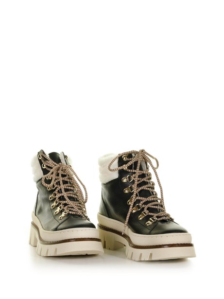 Leather ankle boot with lining