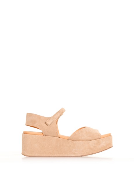 Wedge sandal in suede