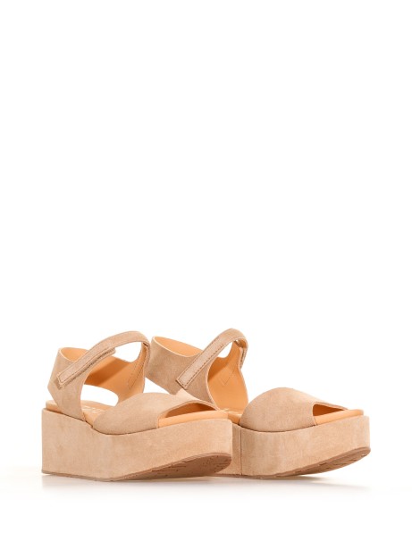 Sandalo in suede con zeppa 2