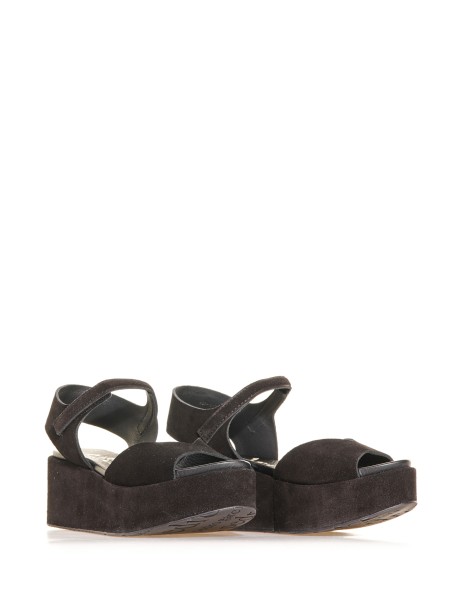 Sandalo in suede con zeppa 2