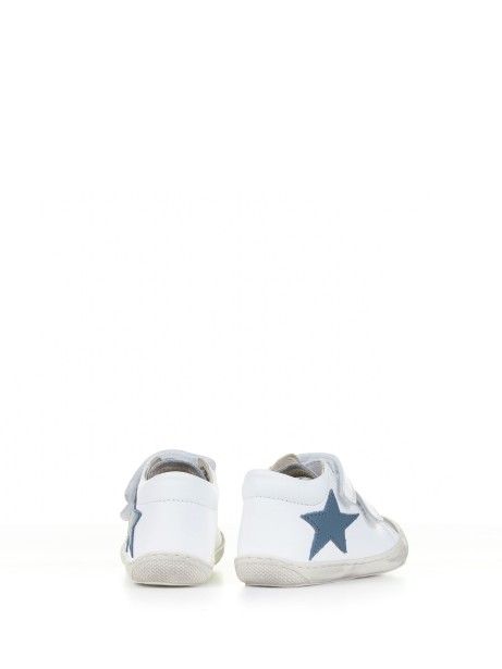 Leather sneaker with star