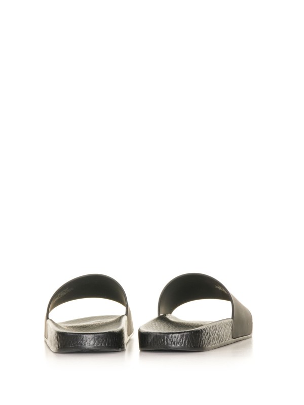 Rubber slipper with logo