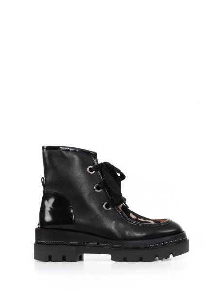 Ankle boot with animalier details