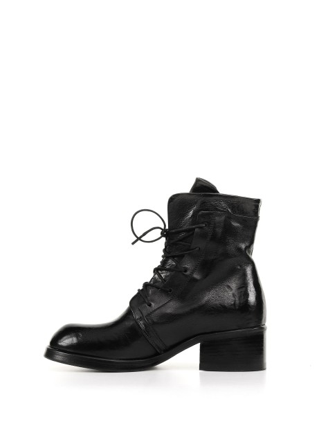 Ankle boot in leather