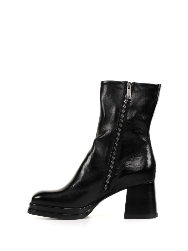 Leather ankle boot
