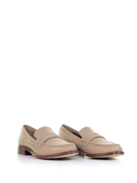 Camel leather loafer