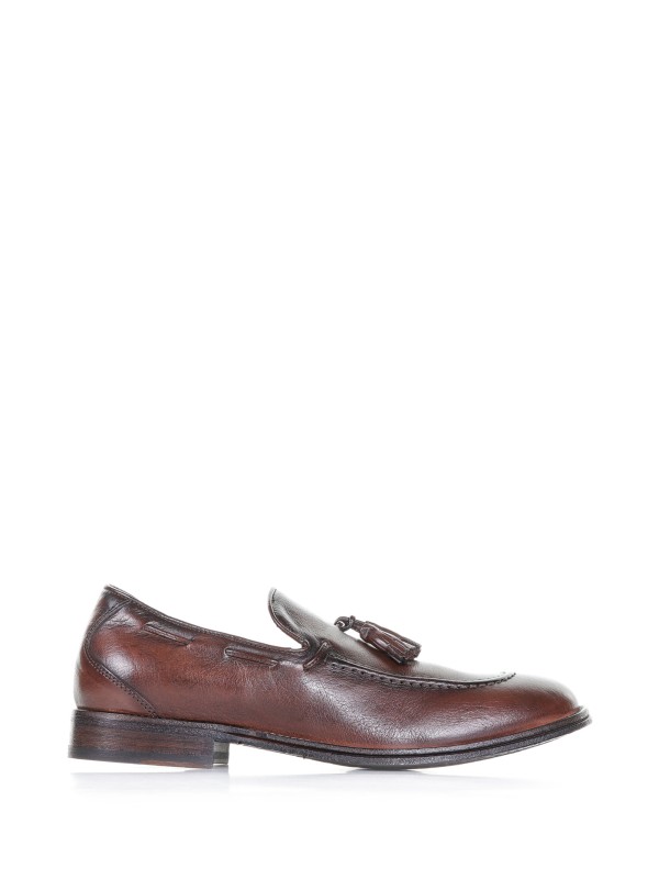 Leather loafer with tassels
