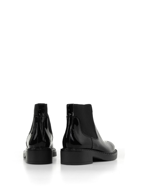 Stivaletto in pelle verniciata