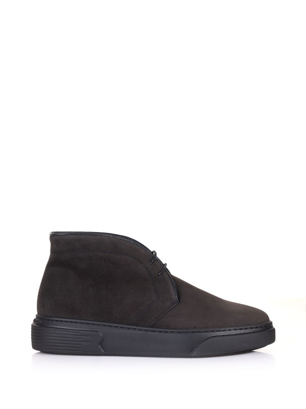 Suede ankle boot and rubber sole Suede ankle boot and rubber sole