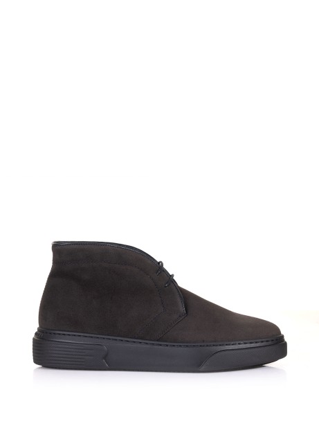 Suede ankle boot and rubber sole Suede ankle boot and rubber sole