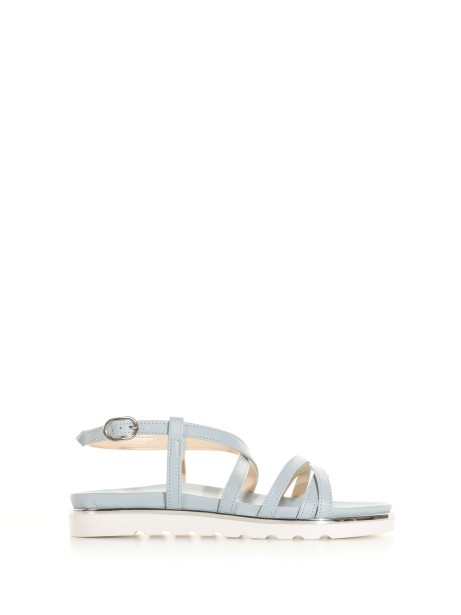 Flat sandal with cross bands