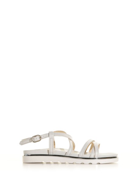 Flat sandal with cross bands