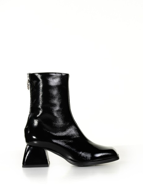 Naplack leather ankle boot with zip