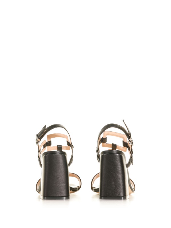 Nappa sandal with strap