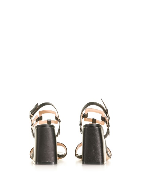 Nappa sandal with strap