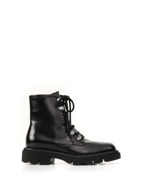 Biker boot with strings and lug sole