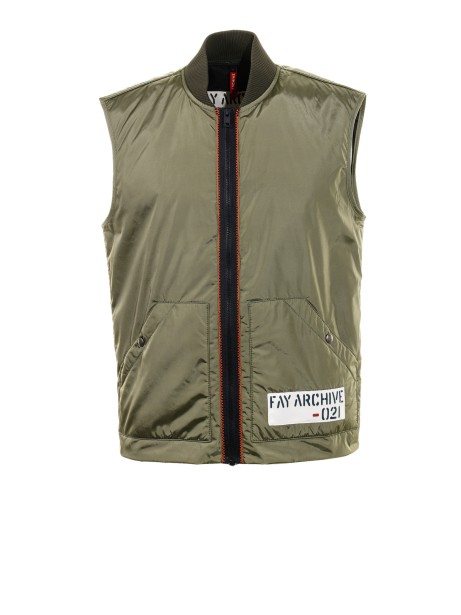 Vest with collar and zipper