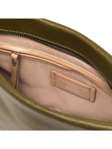 Pochette Brenda in pelle martellata, catena in resina removibile