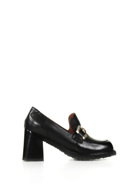 Leather loafer with clamp