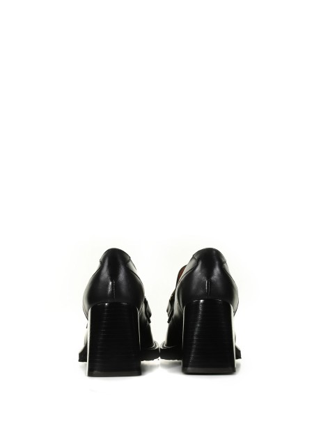 Leather loafer with clamp