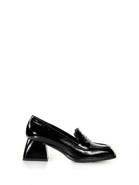 Leather loafer