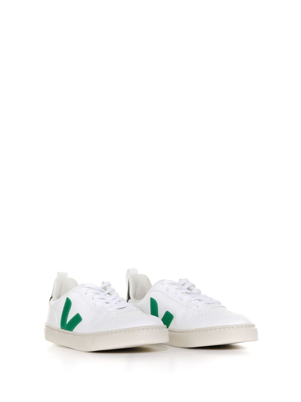 Sneaker with side logo