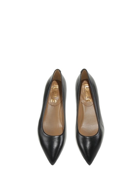 Pump in black leather