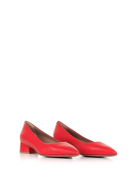 Pump in red leather