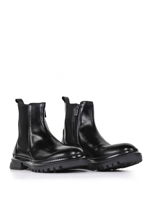 Ankle boot in leather