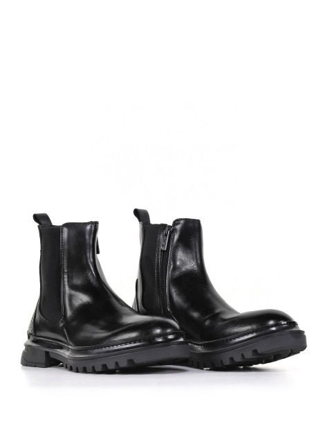 Ankle boot in leather