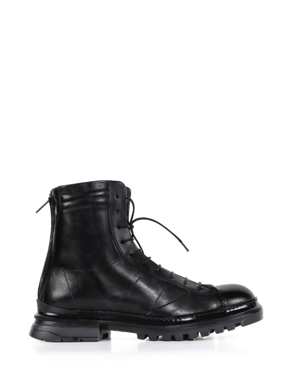 Ankle boot in leather with laces Ankle boot in leather with laces