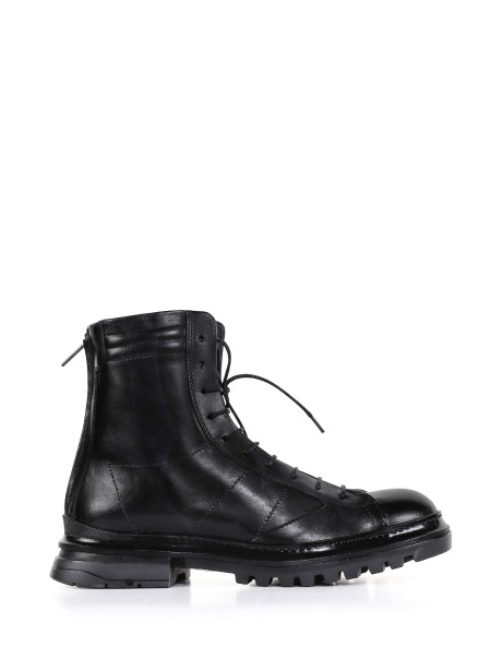 Ankle boot in leather with laces Ankle boot in leather with laces