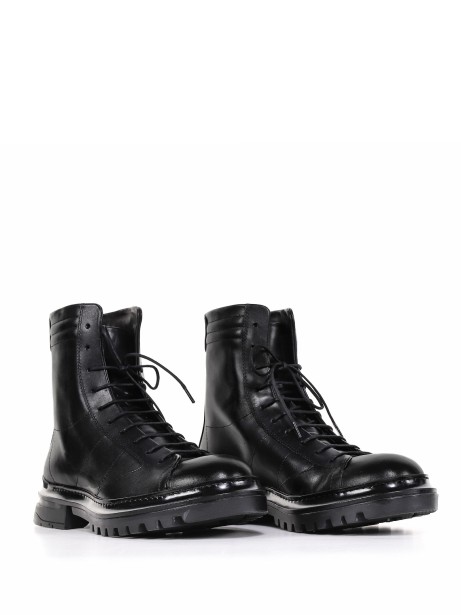 Ankle boot in leather with laces