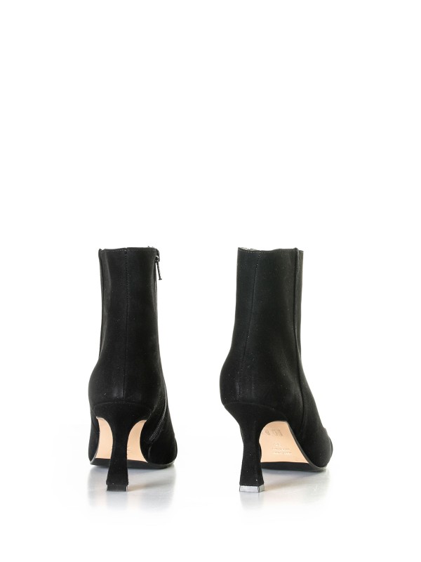 Ankle boot with accessory and zip