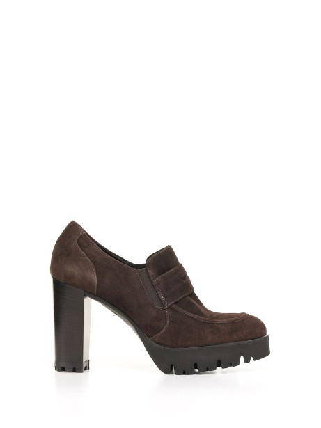 Mocassino in suede con tacco Mocassino in suede con tacco