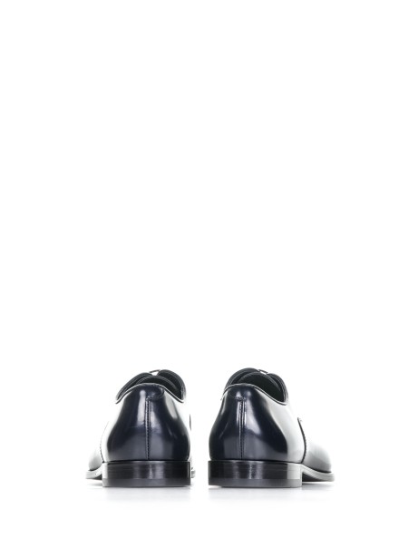 Lace-up shoe in brushed leather