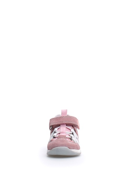 Sneaker rosa con strappo