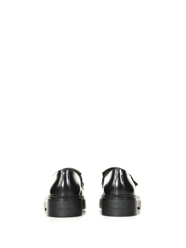 Loafer with tassels