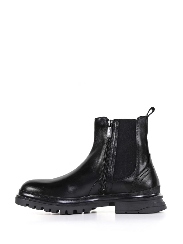 Ankle boot in leather