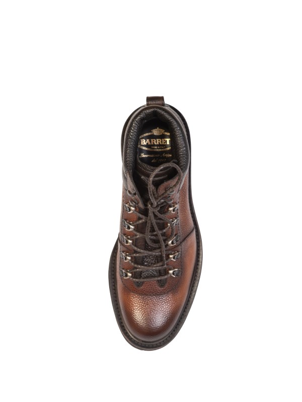 Ankle boot with laces and rubber sole