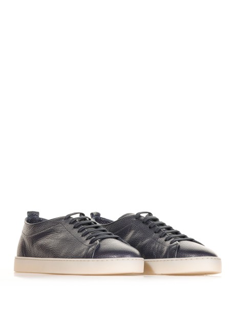 Leather sneaker and contrasting bottom