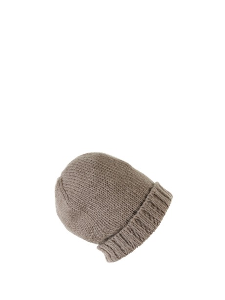 Knitted hat with ribbed ruffle