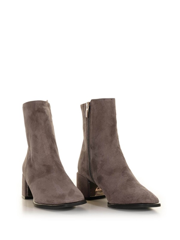 Ankle boot in dove gray suede