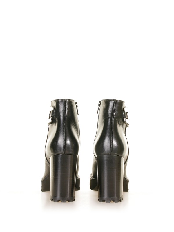 Stivaletto in pelle con accessorio