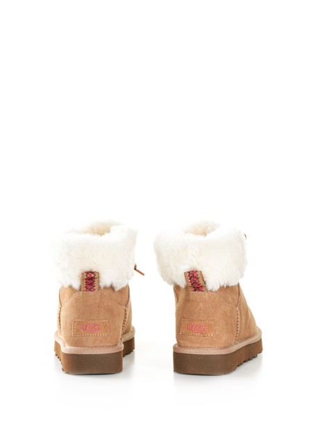 Ankle boot with internal fur