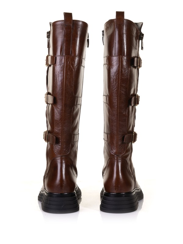 Leather boot with buckles