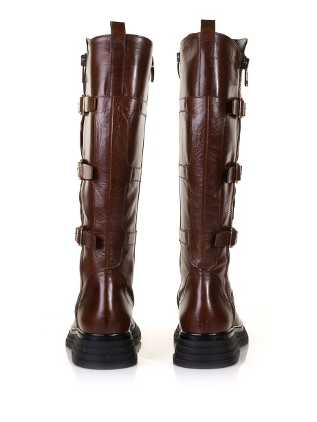 Leather boot with buckles