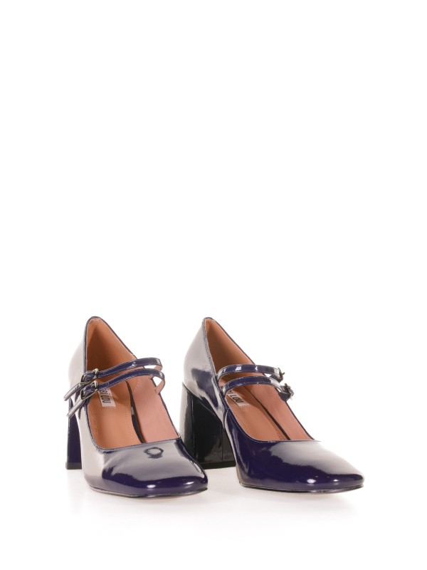 Pumps with purple leather strap