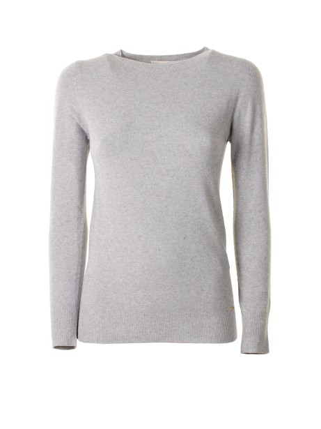 Gray long-sleeved shirt