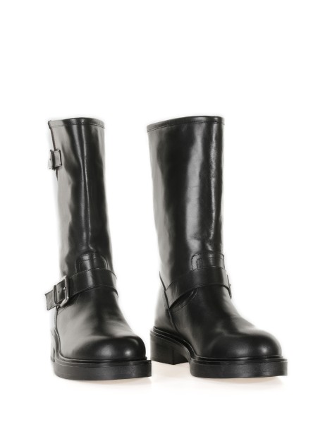 Fabia leather boot with buckles